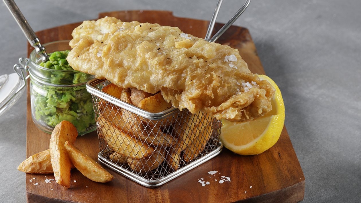 طبق السمك والبطاطس البريطاني مع البسلة بالنعناع – - وصفة