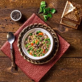 شوربة لسان العصفور باللحمة والخضار شوربة لسان العصفور باللحمة والخضار