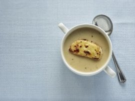 شوربة المشروم بالجبنة والثوم شوربة المشروم بالجبنة والثوم