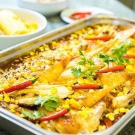 دجاج حار بدون عظام بالذرة والفلفل الأحمر دجاج حار بدون عظام بالذرة والفلفل الأحمر