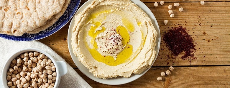 Hummus, chickpeas and flatbreads Hummus, chickpeas and flatbreads
