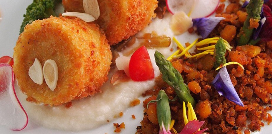 The Art of Garnishing Your Plates